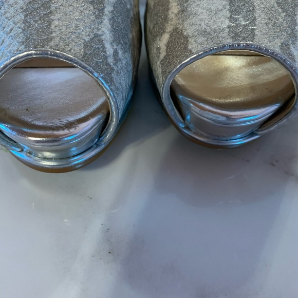 Guess silver heels size 7 - Picture 8 of 9